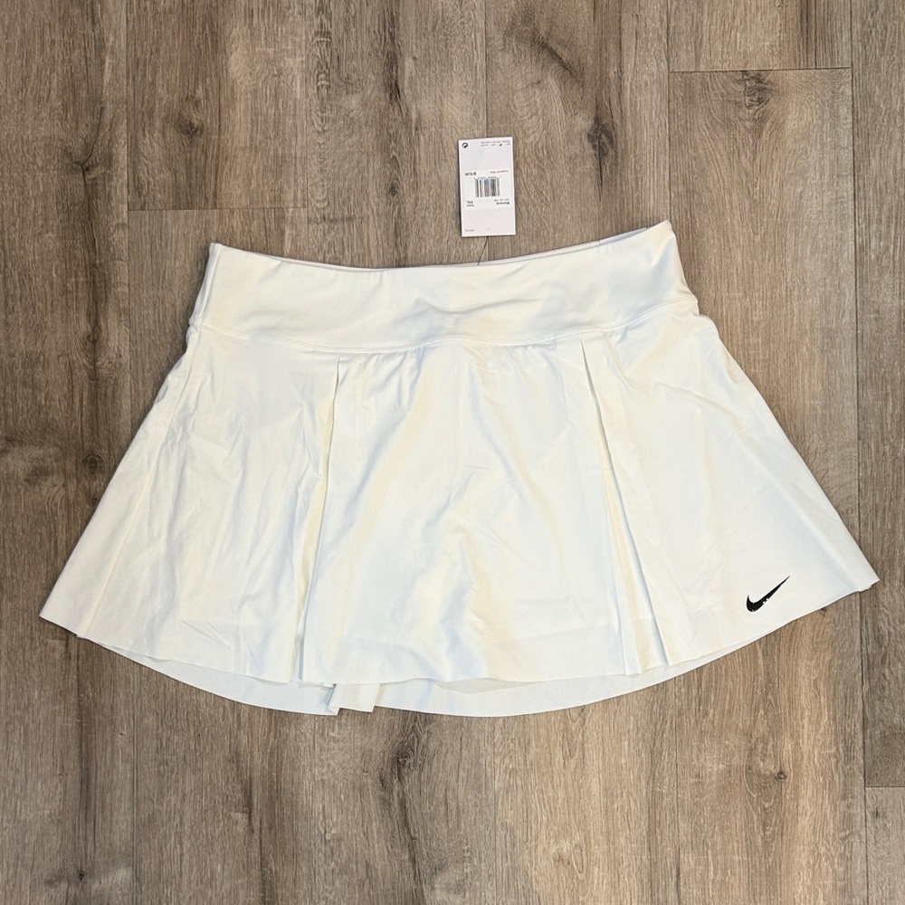 Nike Women’s White Golf Skort NWT
